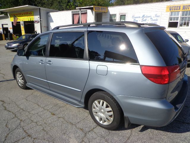 2004 Toyota Sienna Touring - Moonroof