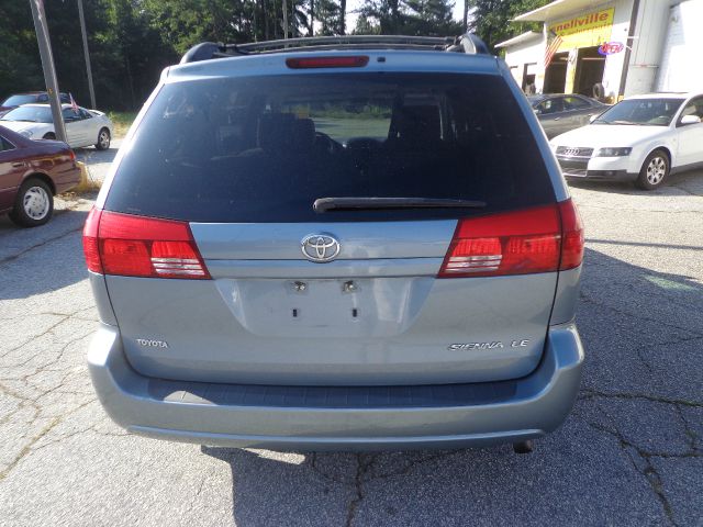 2004 Toyota Sienna Touring - Moonroof