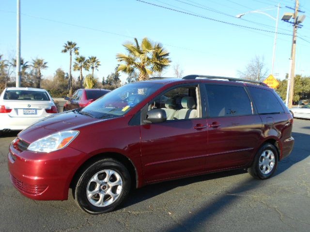 2004 Toyota Sienna Touring - Moonroof