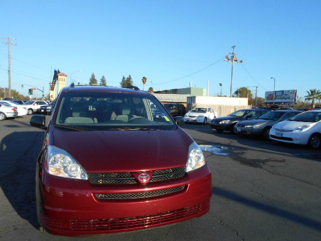 2004 Toyota Sienna Touring - Moonroof