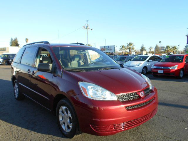 2004 Toyota Sienna Touring - Moonroof