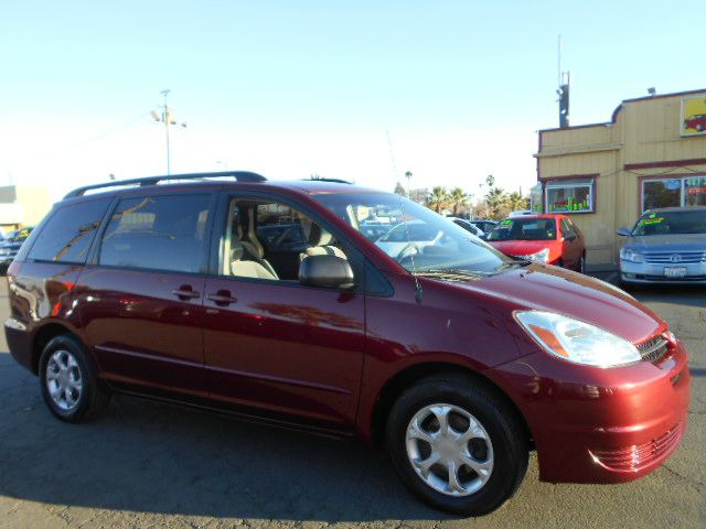 2004 Toyota Sienna Touring - Moonroof