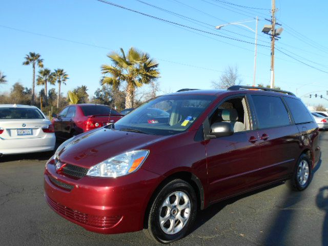 2004 Toyota Sienna Touring - Moonroof