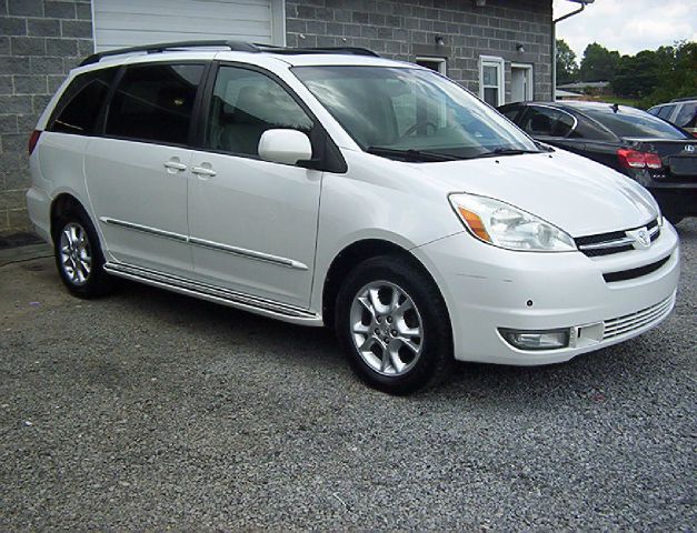 2004 Toyota Sienna XLT 4.6L 4WD