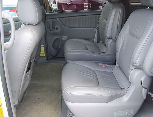 2004 Toyota Sienna XLT 4.6L 4WD