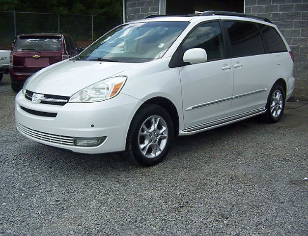 2004 Toyota Sienna XLT 4.6L 4WD