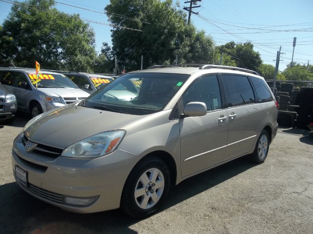 2004 Toyota Sienna SEL Sport Utility 4D