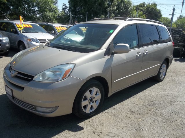 2004 Toyota Sienna SEL Sport Utility 4D