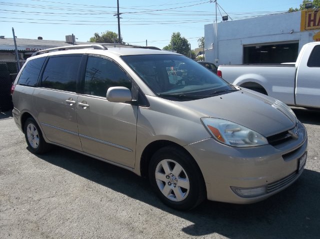 2004 Toyota Sienna SEL Sport Utility 4D