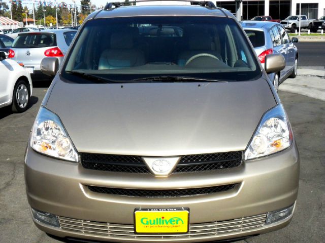 2004 Toyota Sienna FX35 AWD