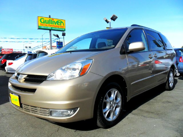 2004 Toyota Sienna FX35 AWD