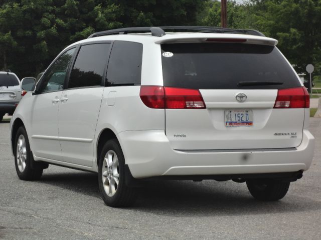 2004 Toyota Sienna XLT 4.6L 4WD