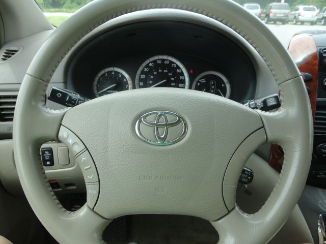 2004 Toyota Sienna XLT 4.6L 4WD