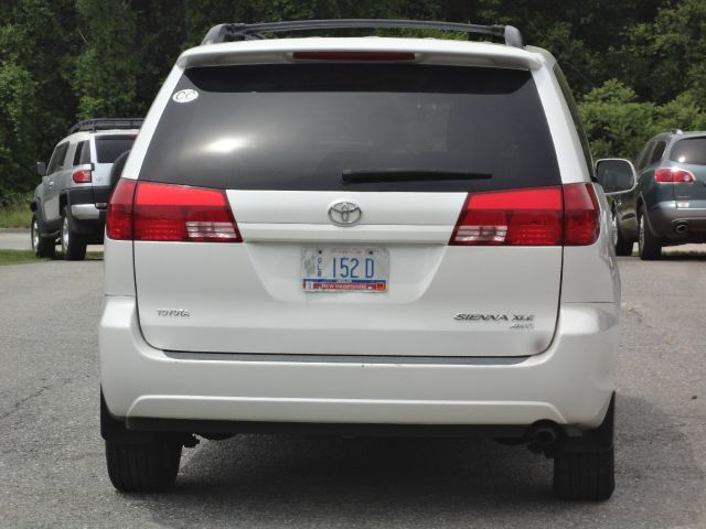 2004 Toyota Sienna XLT 4.6L 4WD