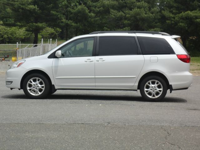 2004 Toyota Sienna XLT 4.6L 4WD