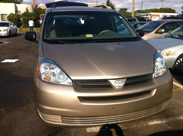 2004 Toyota Sienna Touring - Moonroof