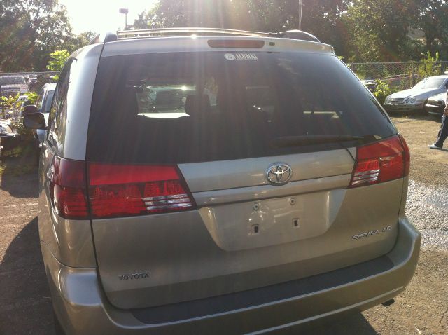 2004 Toyota Sienna Touring - Moonroof