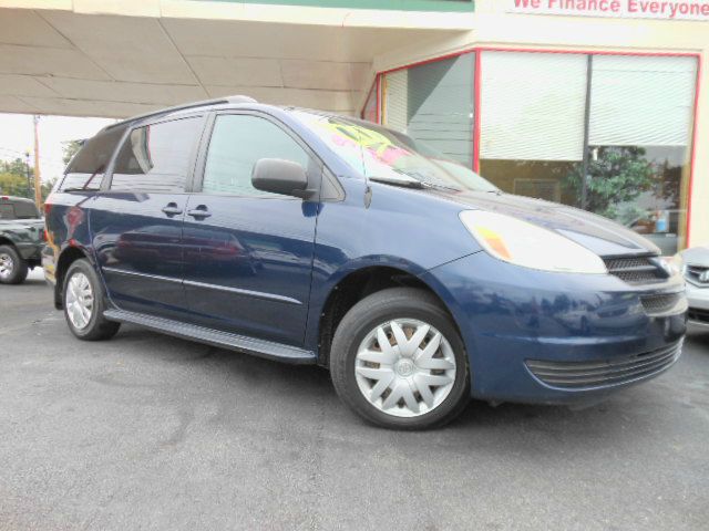 2004 Toyota Sienna Touring - Moonroof