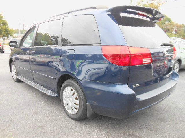 2004 Toyota Sienna Touring - Moonroof