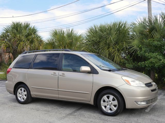 2004 Toyota Sienna SEL Sport Utility 4D