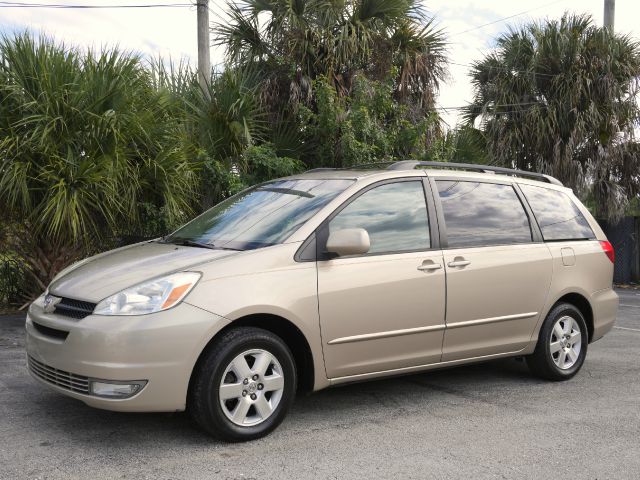 2004 Toyota Sienna SEL Sport Utility 4D