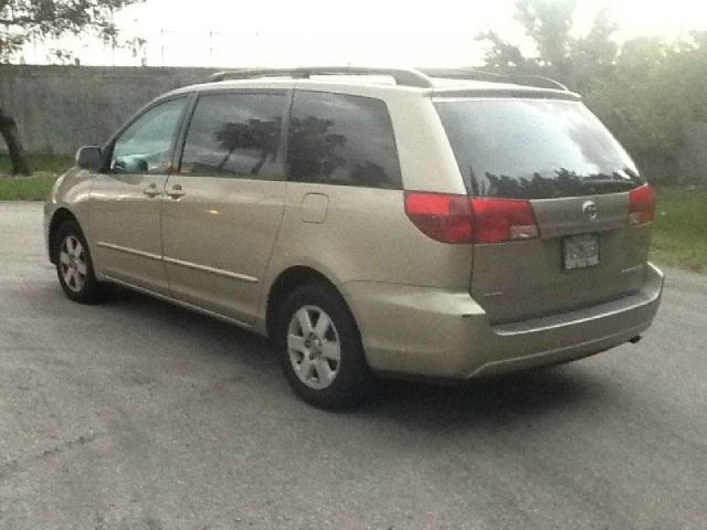 2004 Toyota Sienna Unknown