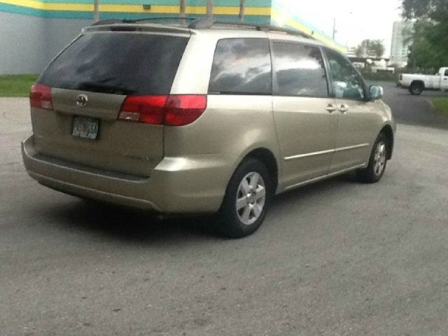 2004 Toyota Sienna Unknown