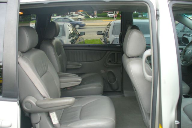 2004 Toyota Sienna SEL Sport Utility 4D