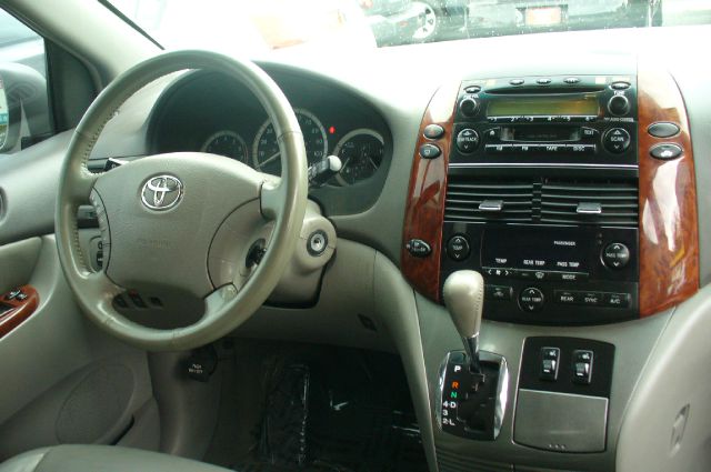 2004 Toyota Sienna SEL Sport Utility 4D