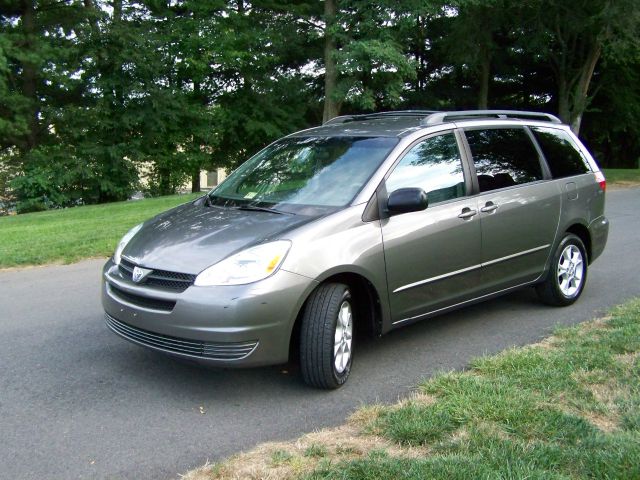 2004 Toyota Sienna 4.6L XLT Sport