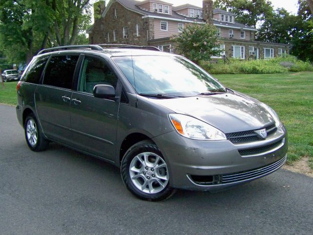 2004 Toyota Sienna 4.6L XLT Sport