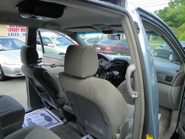 2004 Toyota Sienna 1997 Ford GL