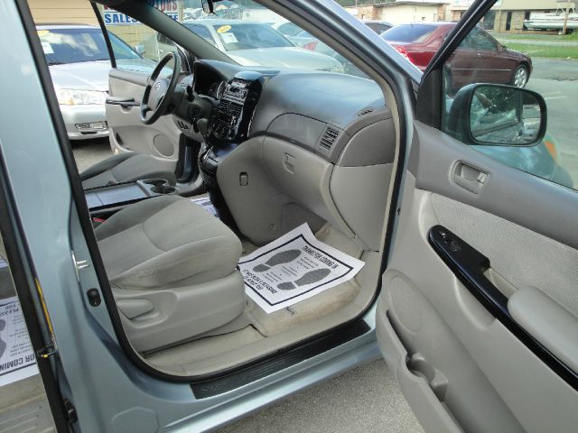 2004 Toyota Sienna 1997 Ford GL