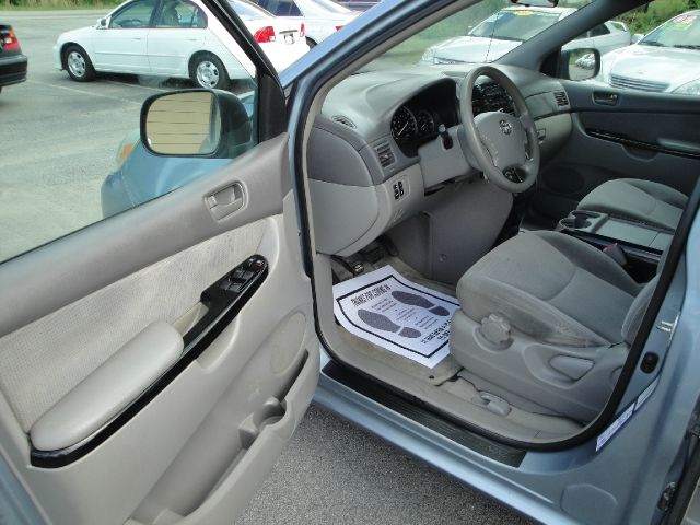 2004 Toyota Sienna 1997 Ford GL