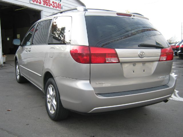 2004 Toyota Sienna 4.6L XLT Sport