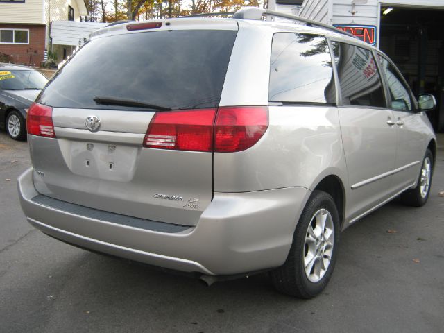 2004 Toyota Sienna 4.6L XLT Sport