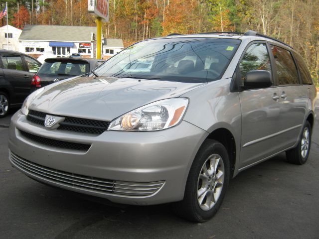 2004 Toyota Sienna 4.6L XLT Sport