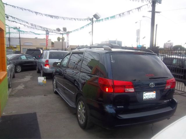 2004 Toyota Sienna 1997 Ford GL