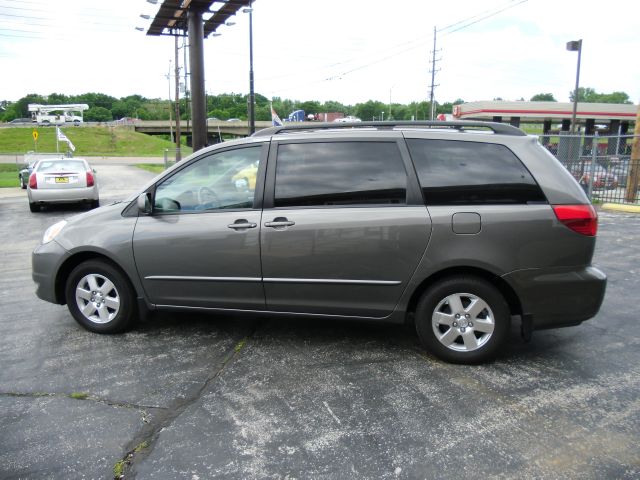 2004 Toyota Sienna SEL Sport Utility 4D