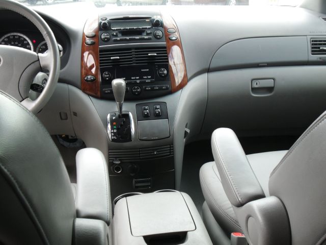 2004 Toyota Sienna SEL Sport Utility 4D