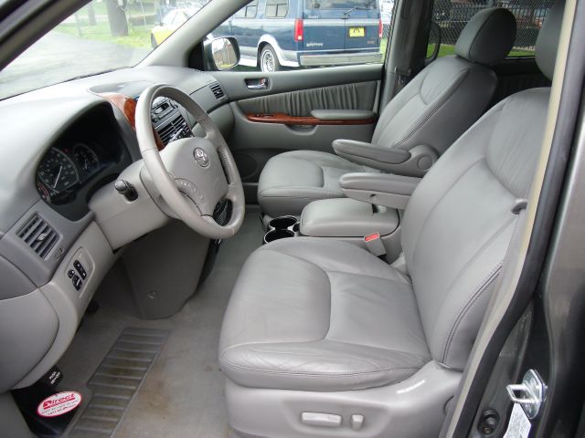 2004 Toyota Sienna SEL Sport Utility 4D