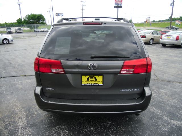 2004 Toyota Sienna SEL Sport Utility 4D