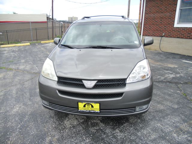 2004 Toyota Sienna SEL Sport Utility 4D