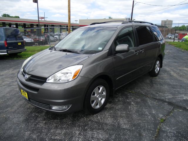 2004 Toyota Sienna SEL Sport Utility 4D