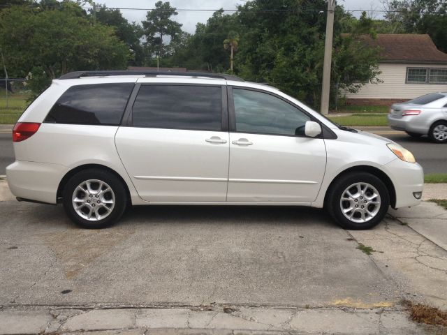 2004 Toyota Sienna SEL Sport Utility 4D