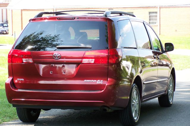 2004 Toyota Sienna FX35 AWD