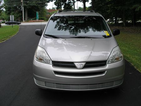 2004 Toyota Sienna Touring - Moonroof