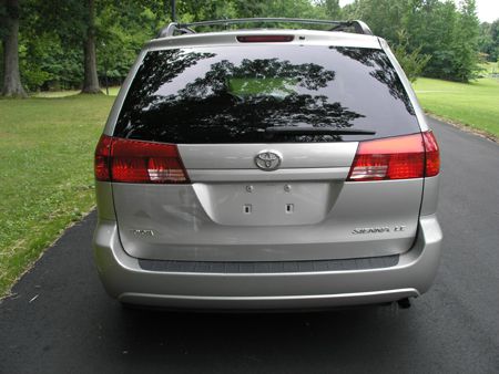 2004 Toyota Sienna Touring - Moonroof