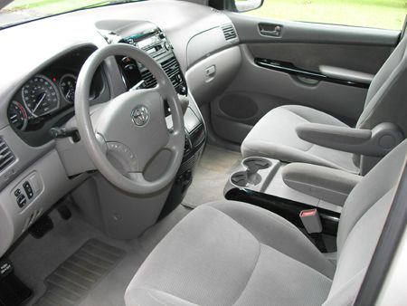 2004 Toyota Sienna Touring - Moonroof