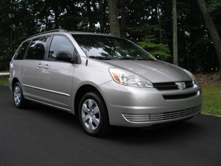 2004 Toyota Sienna Touring - Moonroof